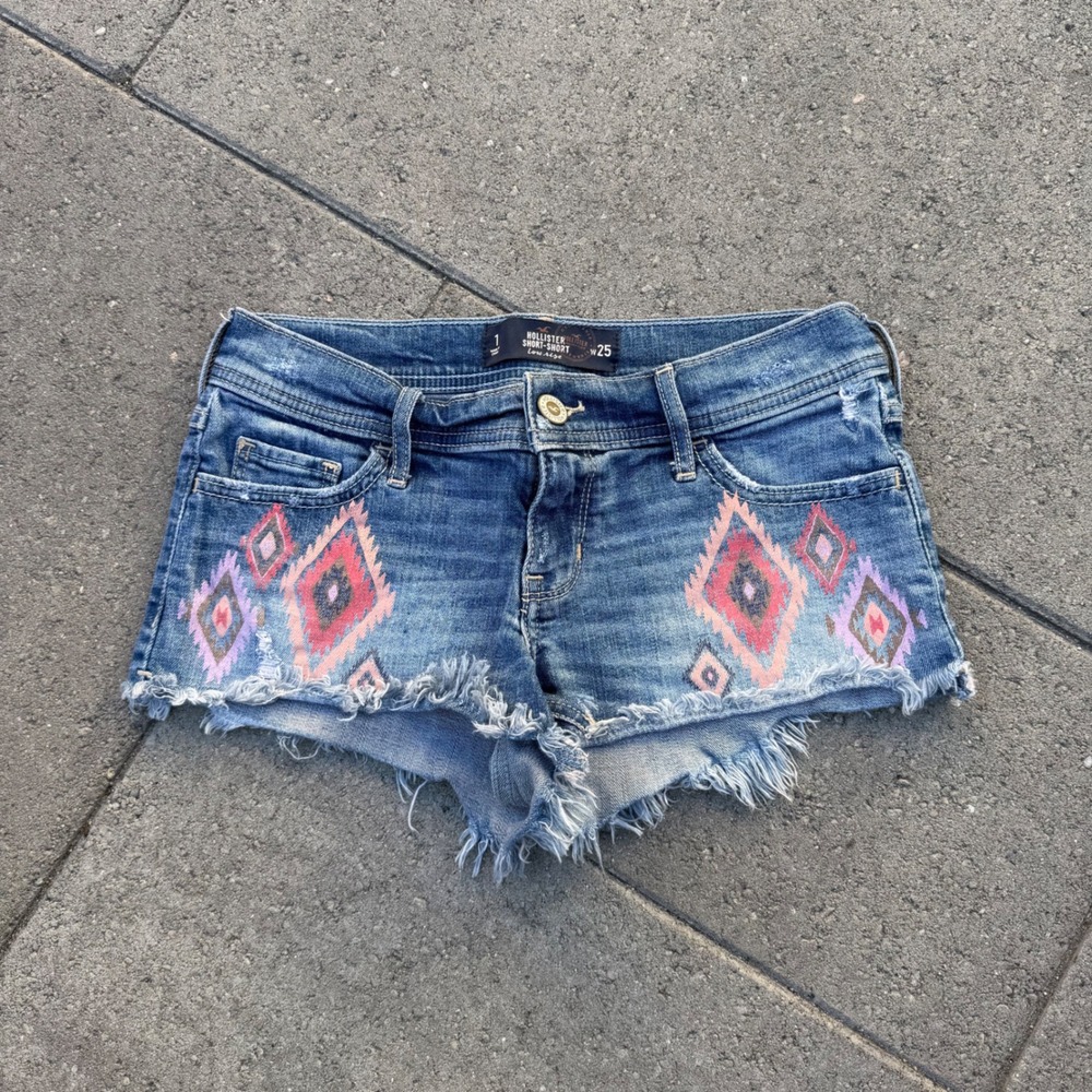 Hollister Short-Short Low Rise Denim Cut Off Shorts Tribal Print Blue Size 1 W25